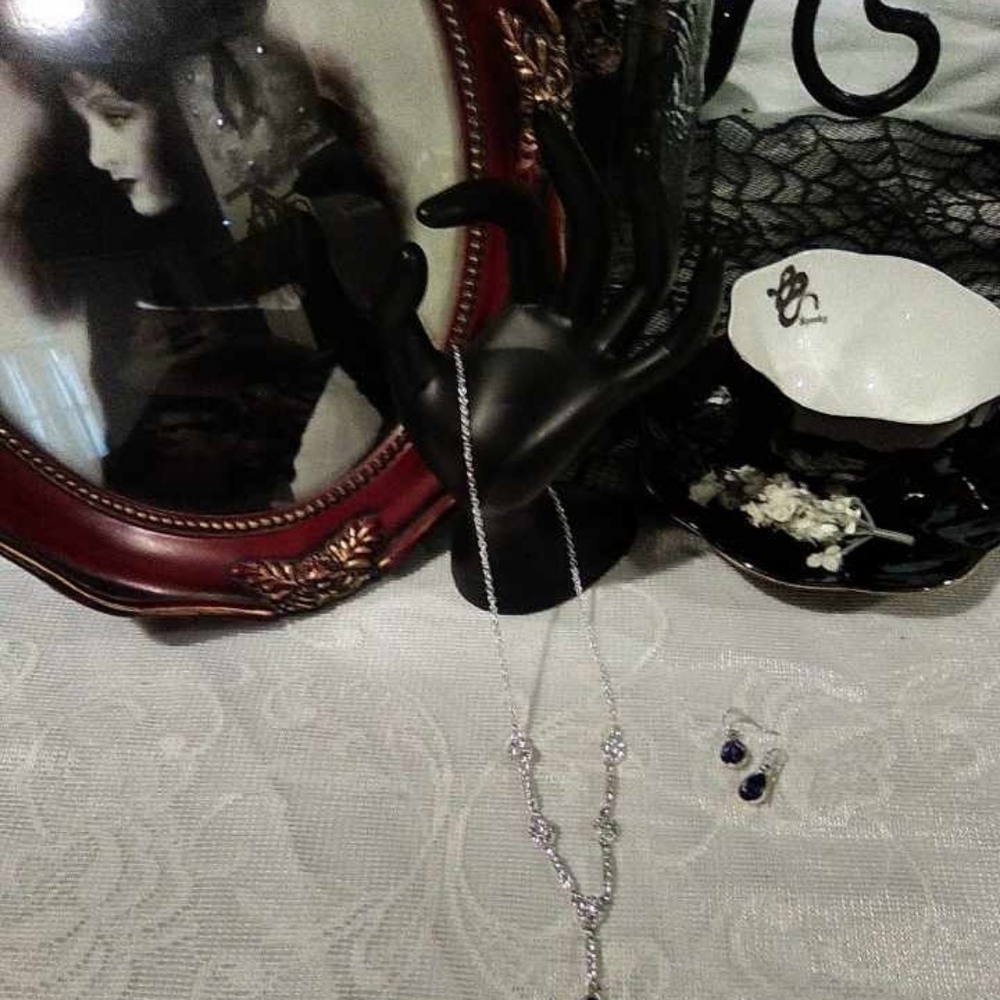Victorian Gothic Necklace - Picture 4 of 4